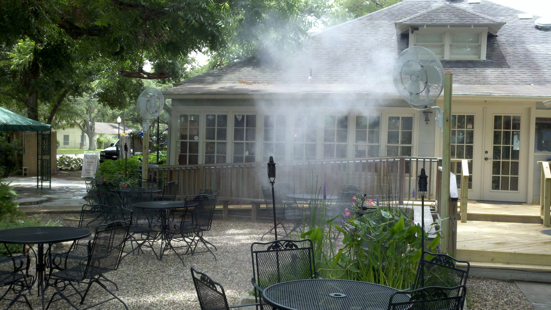 dàn phun sương quán cafe
